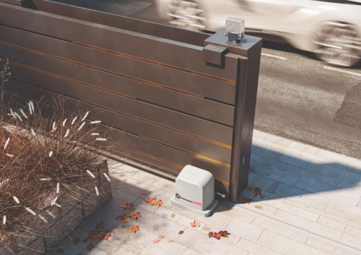 Yana kayar bahçe kapısına takılmış Nice Robus 600 motor